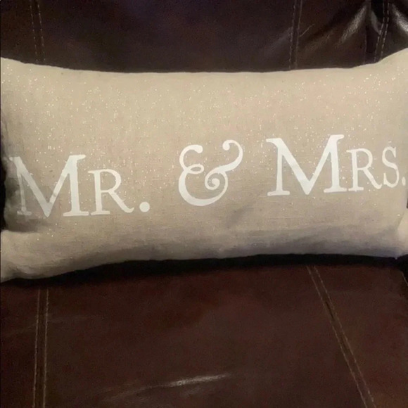 Adorable Mr & Mrs pillow - Picture 1 of 4